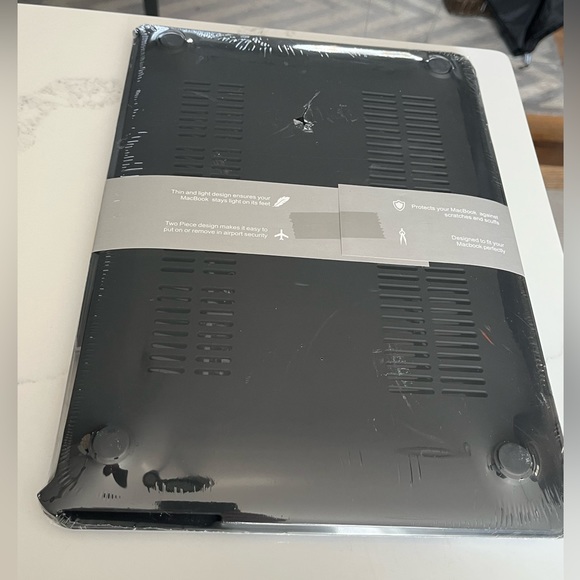 NWOT hard shell case for MacBook Air 13. - Picture 7 of 7